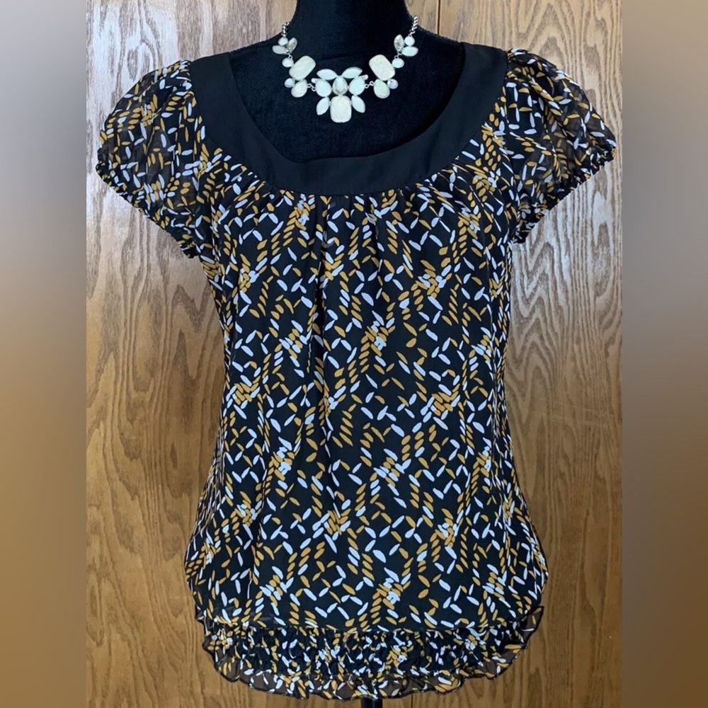 Maurices Womens Shirt Size Medium Puff Sleeve Black Yellow White Elastic Waist